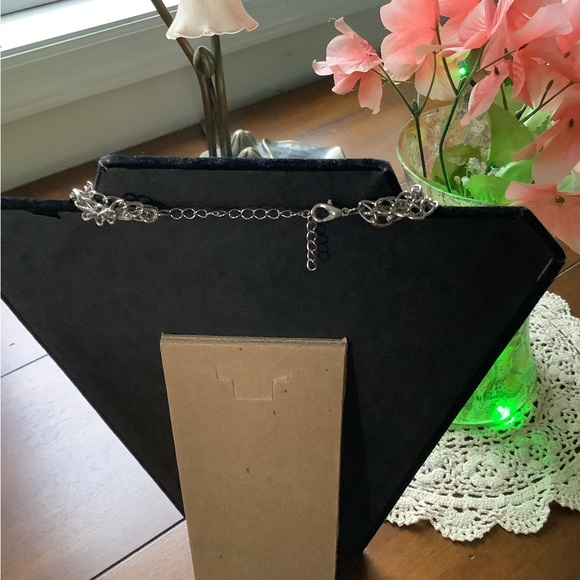 Silver tone Graduated Salmon Colored Beaded Necklace. - Picture 7 of 7